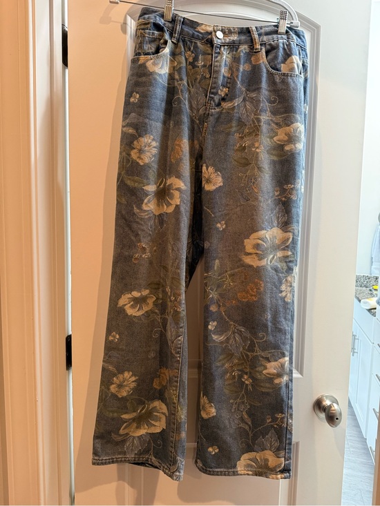 Pants - Floral Print Jeans